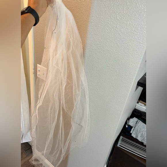 Mid Length Veil - Picture 4 of 9